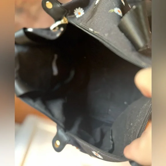 Women’s Daisy Black weekend Duffel Bag - Picture 3 of 8